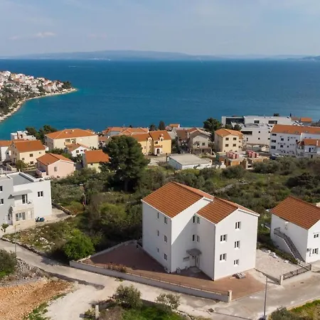 Mala Lanterna Apartment Trogir